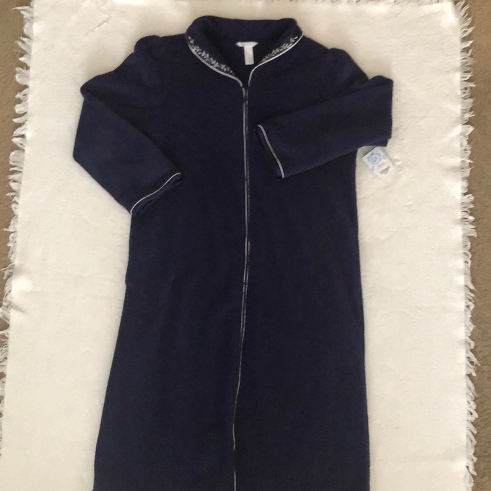 Long sleeve zip front robe with pockets